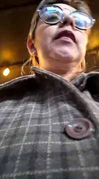 Snapshot of Cata_Office-12 chatting on 02/19/25, 10:42 Cata Office-12 online show from 02/19/25, 10:42