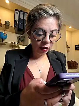 Snapshot of Cata_Office-12 chatting on 02/20/25, 02:35 Cata Office-12 online show from 02/20/25, 02:35