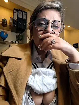 Snapshot of Cata_Office-12 chatting on 02/21/25, 09:43 Cata Office-12 online show from 02/21/25, 09:43