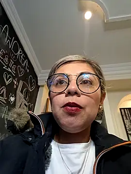 Snapshot of Cata_Office-12 chatting on 02/27/25, 07:37 Cata Office-12 online show from 02/27/25, 07:37