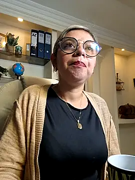 Snapshot of Cata_Office-12 chatting on 03/03/25, 02:59 Cata Office-12 online show from 03/03/25, 02:59