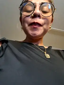 Snapshot of Cata_Office-12 chatting on 03/03/25, 06:01 Cata Office-12 online show from 03/03/25, 06:01