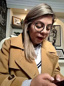 Snapshot of Cata_Office-12 chatting on 03/17/25, 02:23 Cata Office-12 online show from 03/17/25, 02:23