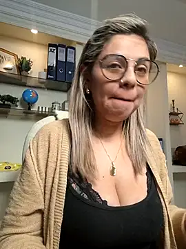 Snapshot of Cata_Office-12 chatting on 03/19/25, 04:24 Cata Office-12 online show from 03/19/25, 04:24