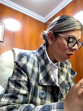 Snapshot of Cata_Office-12 chatting on 09/09/25, 02:16 Cata Office-12 online show from 09/09/25, 02:16