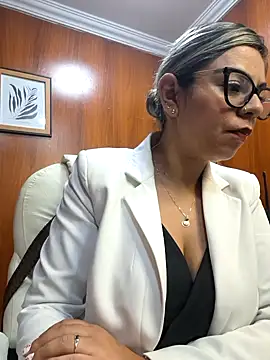 Snapshot of Cata_Office-12 chatting on 09/11/25, 02:50 Cata Office-12 online show from 09/11/25, 02:50