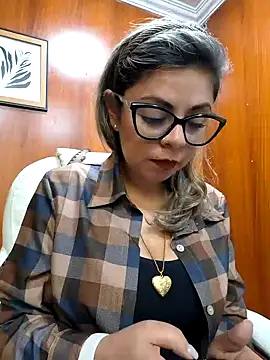 Snapshot of Cata_Office-12 chatting on 09/23/25, 03:37 Cata Office-12 online show from 09/23/25, 03:37