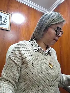 Snapshot of Cata_Office-12 chatting on 09/25/25, 03:38 Cata Office-12 online show from 09/25/25, 03:38