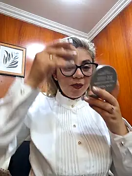 Snapshot of Cata_Office-12 chatting on 09/30/25, 04:23 Cata Office-12 online show from 09/30/25, 04:23