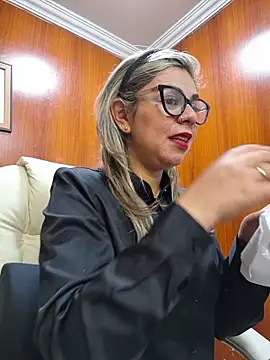 Snapshot of Cata_Office-12 chatting on 10/14/25, 01:56 Cata Office-12 online show from 10/14/25, 01:56