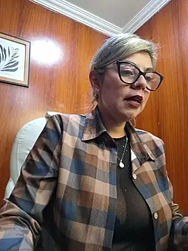 Snapshot of Cata_Office-12 chatting on 10/27/25, 08:02 Cata Office-12 online show from 10/27/25, 08:02