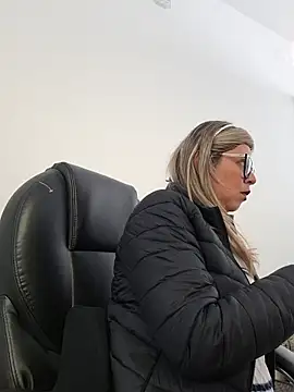 Cata Office-12 online show from 11/22/25, 04:06