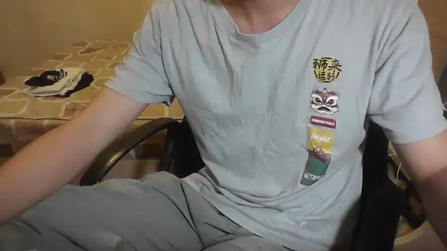 Snapshot of YunheLEE chatting on 04/06/26, 03:35 YunheLEE online show from 04/06/26, 03:35