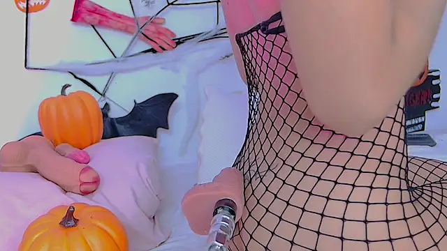 Snapshot of LinayAndValenMVP chatting on 10/15/25, 01:11 LinayAndValenMVP online show from 10/15/25, 01:11