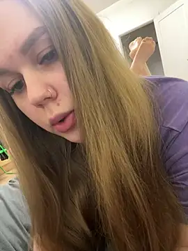 Snapshot of Marylallka5 chatting on 03/03/26, 05:02 Marylallka5 online show from 03/03/26, 05:02