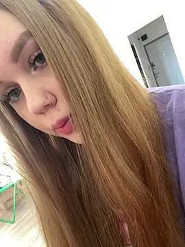 Snapshot of Marylallka5 chatting on 03/14/26, 02:11 Marylallka5 online show from 03/14/26, 02:11