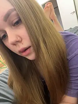 Snapshot of Marylallka5 chatting on 03/16/26, 02:10 Marylallka5 online show from 03/16/26, 02:10