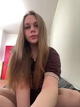 Snapshot of Marylallka5 chatting on 03/28/26, 02:38 Marylallka5 online show from 03/28/26, 02:38