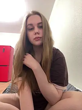 Snapshot of Marylallka5 chatting on 04/05/26, 02:03 Marylallka5 online show from 04/05/26, 02:03