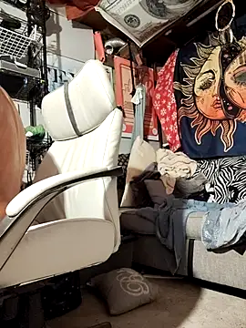 Gillygilly76 online show from 10/16/25, 01:28