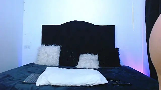 Snapshot of Jennifer_Louisee chatting on 12/12/24, 04:15 Jennifer Louisee online show from 12/12/24, 04:15