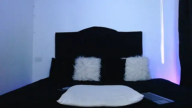 Snapshot of Jennifer_Louisee chatting on 12/19/24, 06:23 Jennifer Louisee online show from 12/19/24, 06:23