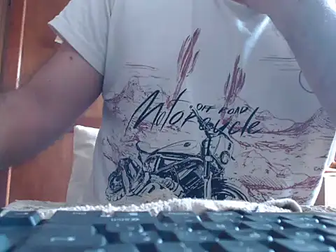 Snapshot of lover_camer chatting on 04/08/26, 07:25 lover camer online show from 04/08/26, 07:25