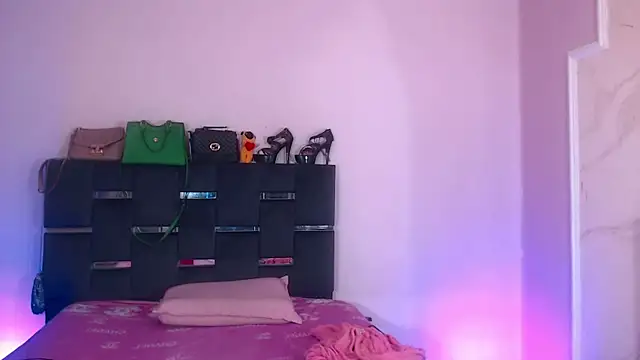 Snapshot of sexy-luna-star-ts chatting on 10/31/25, 06:58 sexy-luna-star-ts online show from 10/31/25, 06:58