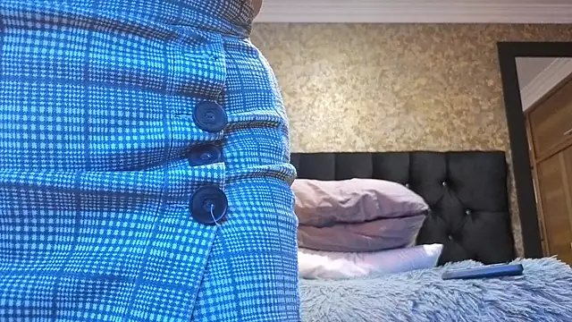 emma xuee online show from 10/17/25, 12:01