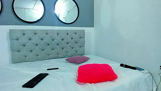 Snapshot of Sophie_and_andress chatting on 10/07/25, 11:46 Sophie and andress online show from 10/07/25, 11:46