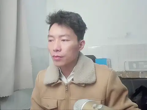 Snapshot of xhqds chatting on 12/15/24, 03:20 xhqds online show from 12/15/24, 03:20