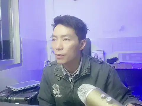 Snapshot of xhqds chatting on 02/12/25, 11:18 xhqds online show from 02/12/25, 11:18