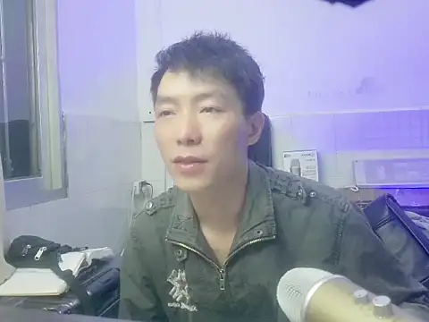 Snapshot of xhqds chatting on 03/04/25, 12:01 xhqds online show from 03/04/25, 12:01