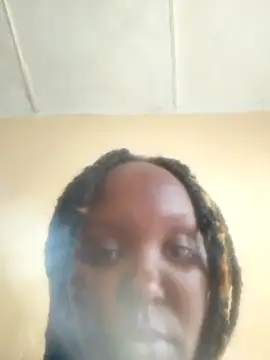 Snapshot of Queen001046 chatting on 11/22/25, 07:18 Queen001046 online show from 11/22/25, 07:18