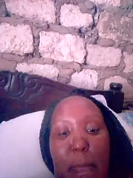 Snapshot of Queen001046 chatting on 11/23/25, 09:53 Queen001046 online show from 11/23/25, 09:53