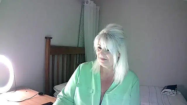 Snapshot of Miahotmilf chatting on 02/04/25, 07:11 Miahotmilf online show from 02/04/25, 07:11