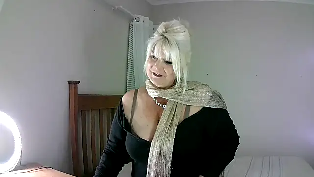 Snapshot of Miahotmilf chatting on 03/01/25, 08:42 Miahotmilf online show from 03/01/25, 08:42