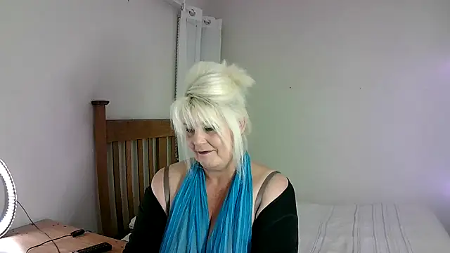 Snapshot of Miahotmilf chatting on 03/15/25, 06:21 Miahotmilf online show from 03/15/25, 06:21