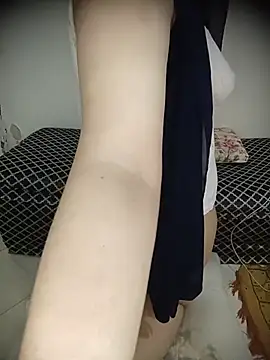 Snapshot of Diana-sexy chatting on 07/15/26, 01:33 Diana-sexy online show from 07/15/26, 01:33
