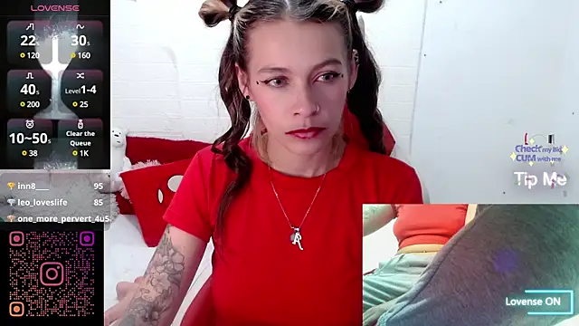 Snapshot of sweetlittlelisa chatting on 01/10/25, 10:15 sweetlittlelisa online show from 01/10/25, 10:15