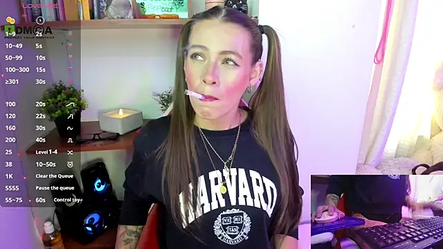 Snapshot of sweetlittlelisa chatting on 11/09/25, 07:12 sweetlittlelisa online show from 11/09/25, 07:12