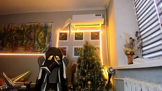 Snapshot of sara_sun34 chatting on 12/23/24, 06:44 sara sun34 online show from 12/23/24, 06:44