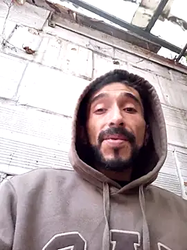 Snapshot of weedmanhot28 chatting on 10/31/25, 10:33 weedmanhot28 online show from 10/31/25, 10:33