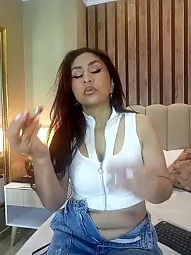 MonicaMoret online show from 02/28/25, 12:09