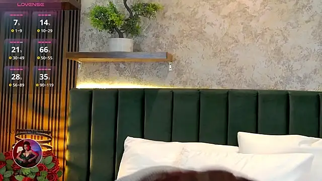 Snapshot of MonicaMoret chatting on 07/16/26, 12:33 MonicaMoret online show from 07/16/26, 12:33