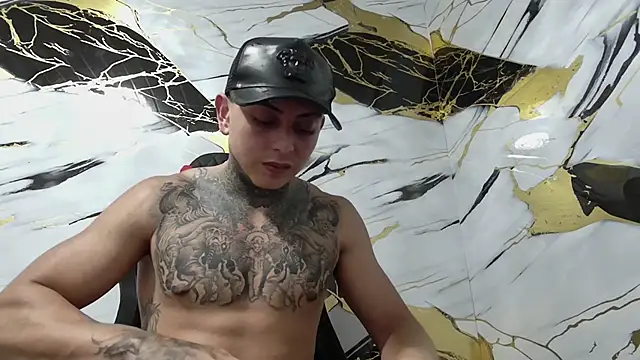 Snapshot of Kevin22_222 chatting on 01/07/25, 10:11 Kevin22 222 online show from 01/07/25, 10:11