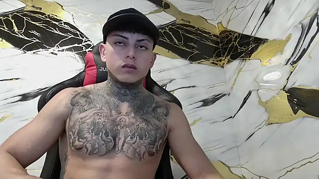 Snapshot of Kevin22_222 chatting on 01/08/25, 07:03 Kevin22 222 online show from 01/08/25, 07:03