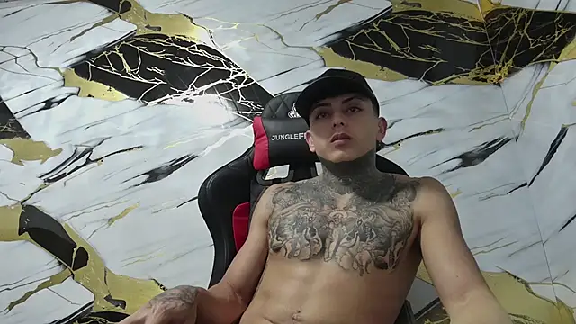 Snapshot of Kevin22_222 chatting on 01/09/25, 08:03 Kevin22 222 online show from 01/09/25, 08:03