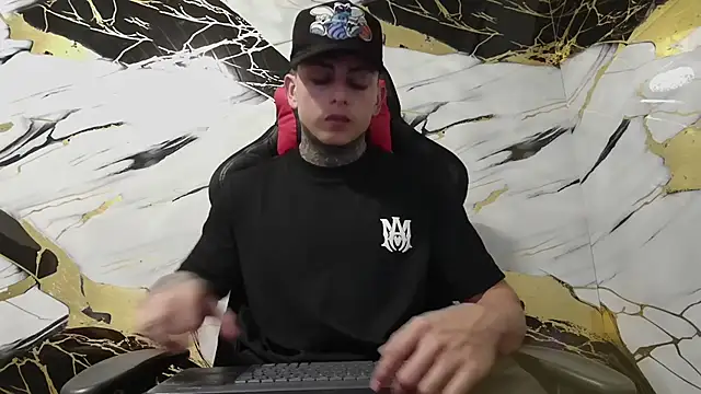 Snapshot of Kevin22_222 chatting on 01/13/25, 05:01 Kevin22 222 online show from 01/13/25, 05:01