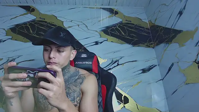 Snapshot of Kevin22_222 chatting on 01/24/25, 09:17 Kevin22 222 online show from 01/24/25, 09:17